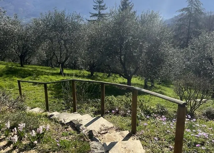 Hillside Semi-detached With Panoramic Views *