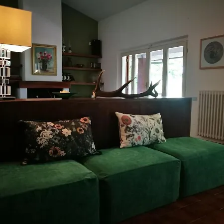 Nyaraló Hillside Semi-detached With Panoramic Views