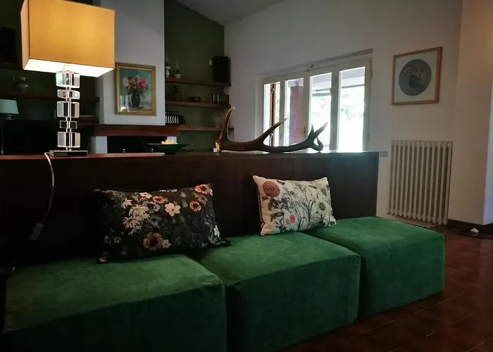 Nyaraló Hillside Semi-detached With Panoramic Views